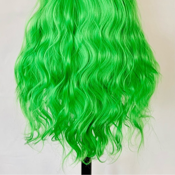 Beautiful Bright Green 13x2.5 Lace Front Premium Fiber Wig for Events/Daily Wear - Picture 13 of 14